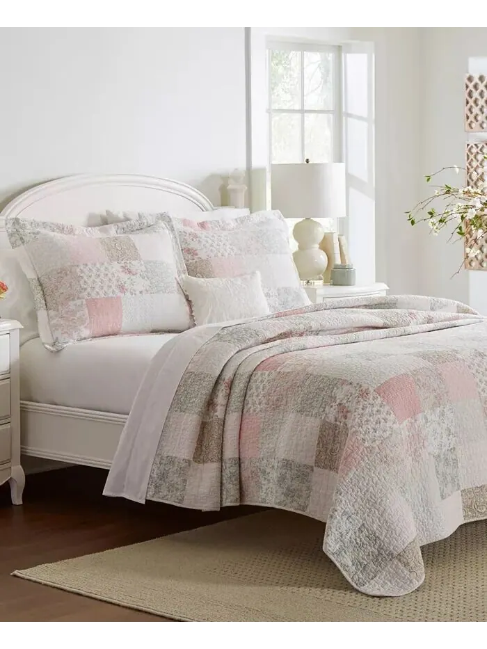 Наборы лоскутных одеял Celina в стиле пэчворк Laura Ashley