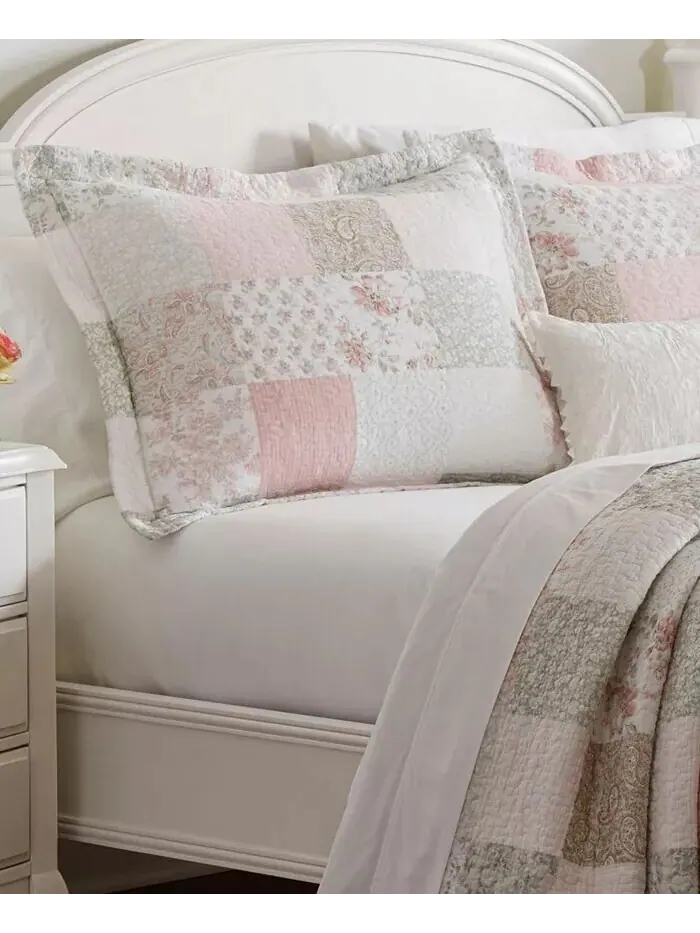 Наборы лоскутных одеял Celina в стиле пэчворк Laura Ashley — изображение 3 из 4, розовый