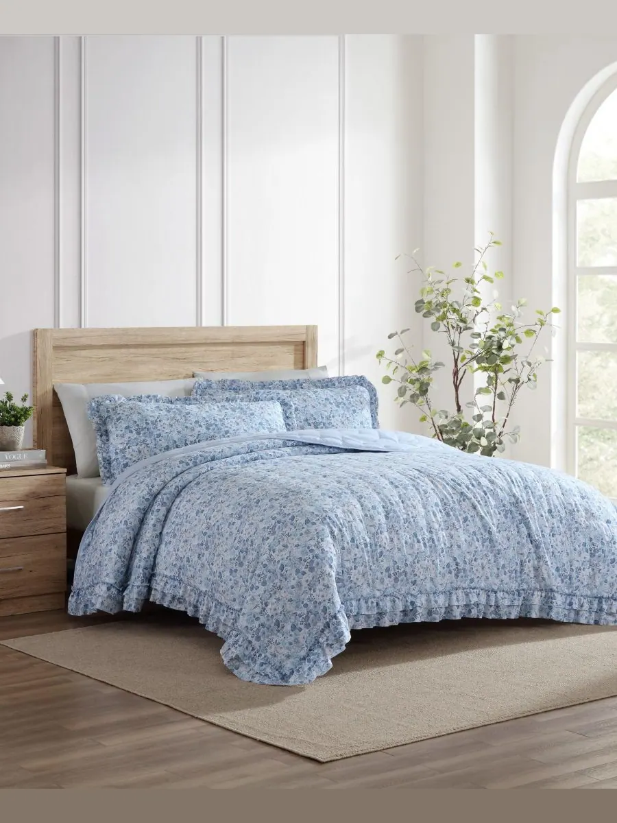 Комплект постельного белья Quartet Dot из 3 предметов, размер King Laura Ashley — изображение 2 из 8, синий