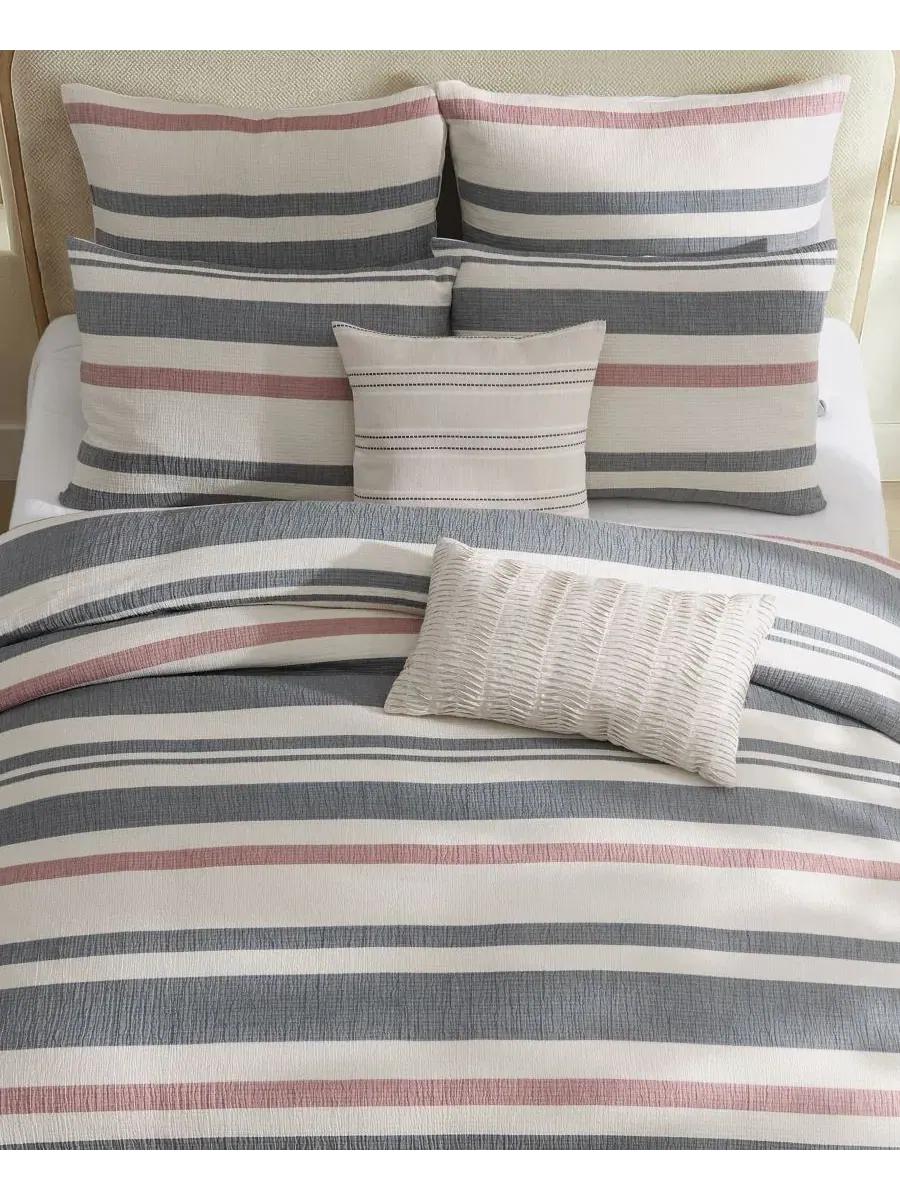 Комплект стеганого одеяла Pierre Textured 3-Piece Comforter Set Levtex Home — изображение 2 из 5, серый