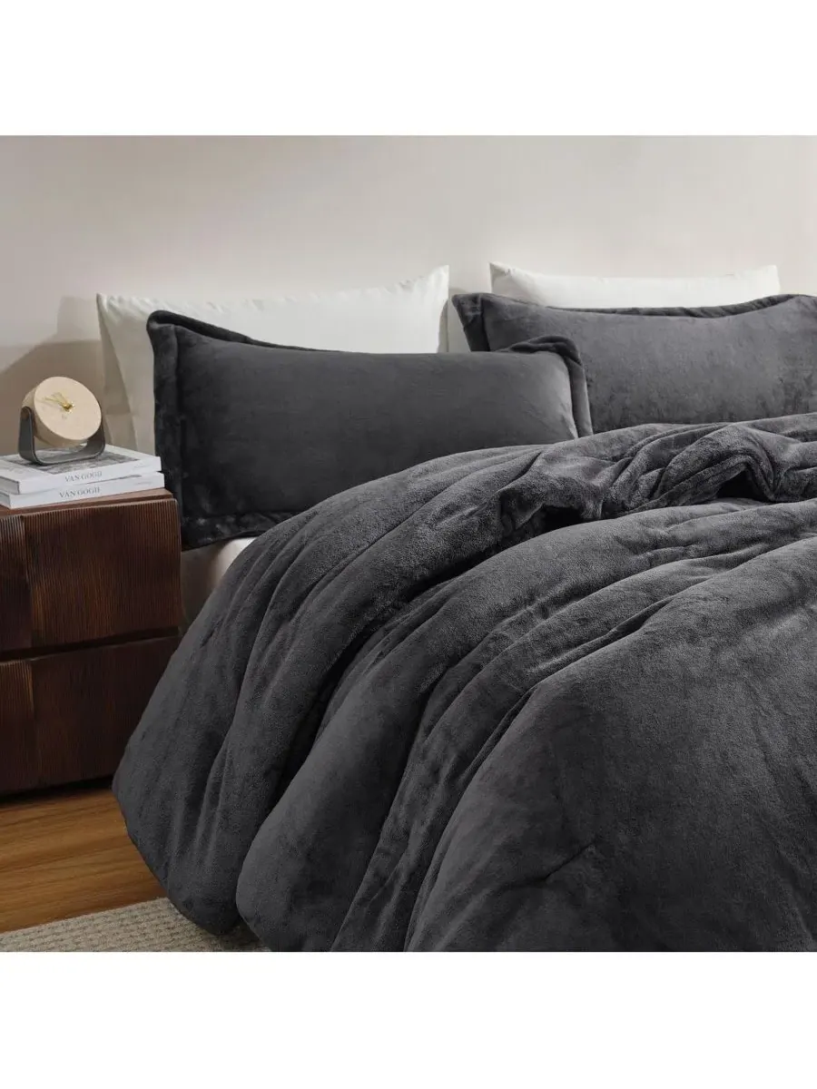 Комплект стеганого одеяла с подушками из кораллового флиса Me Sooo Comfy Coma Inducer — изображение 3 из 4, серебристый