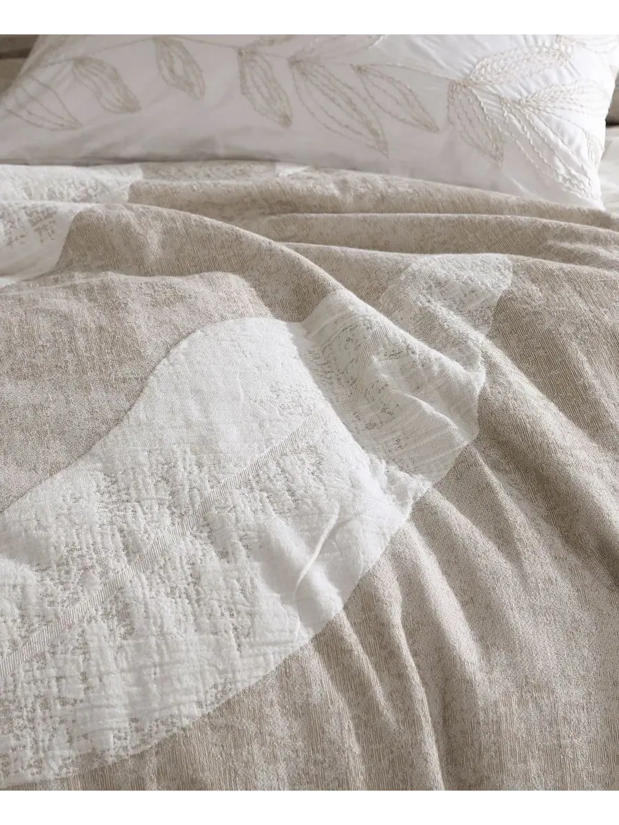 Комплект постельного белья Dala Jacquard, 5 предметов, Queen Riverbrook Home — изображение 3 из 9, пшеница