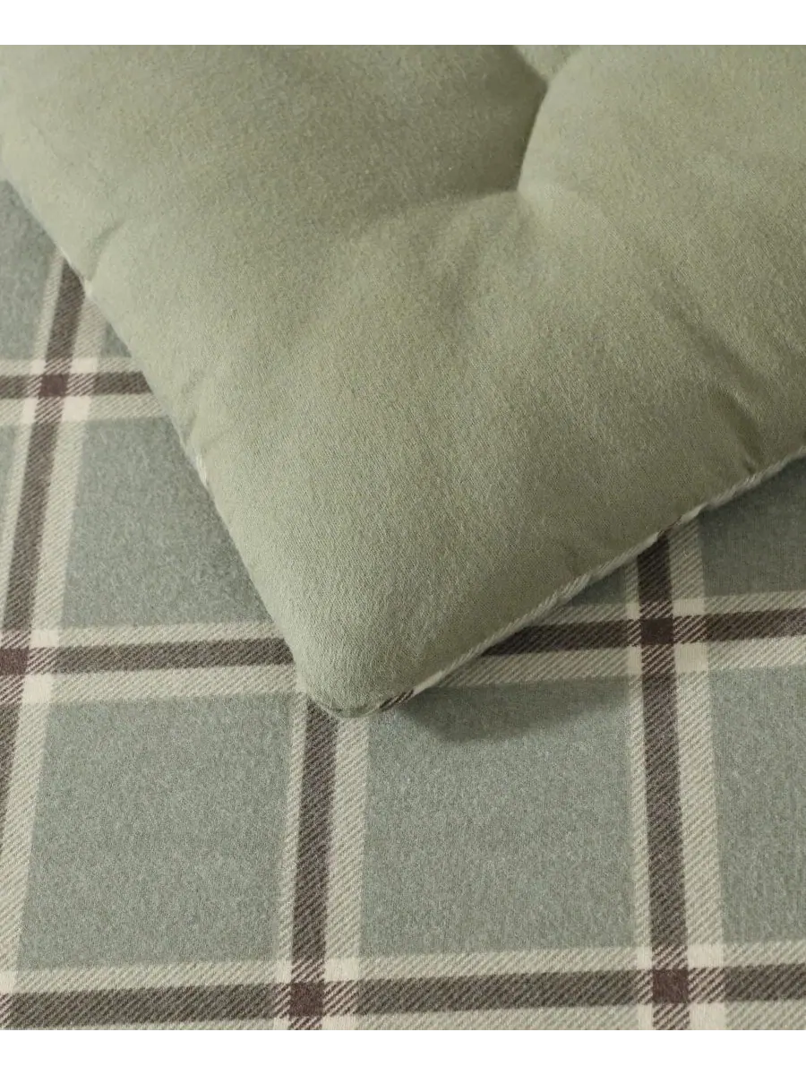 Комплект стеганого фланелевого одеяла Alpine Plaid Eddie Bauer — изображение 4 из 7, зеленый коричневый