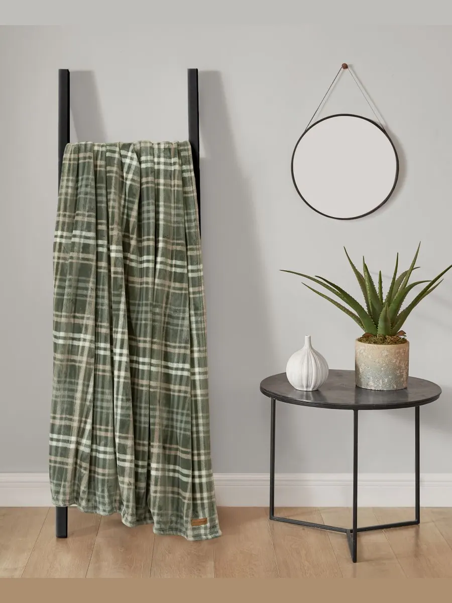 Мягкий плед в клетку «Кемпер», 50 x 70 дюймов Lucky Brand — изображение 6 из 7, зеленый