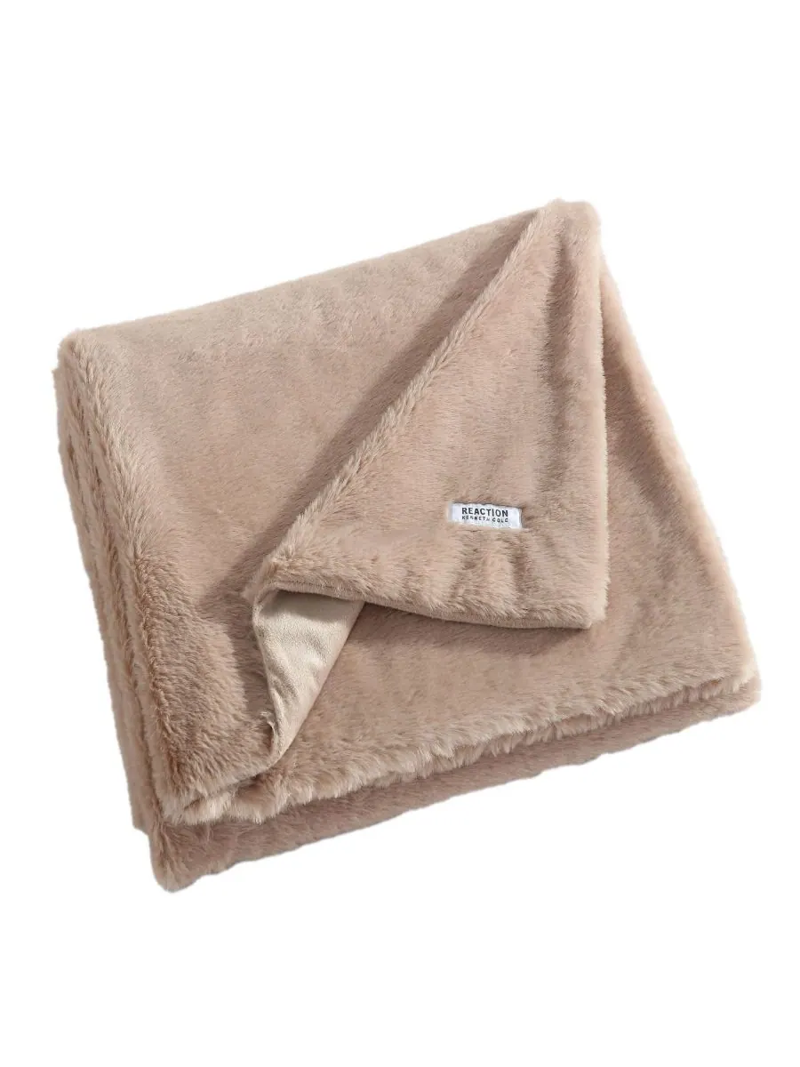 Однотонный плед из искусственного меха, 70 x 50 дюймов Kenneth Cole New York — изображение 5 из 6, чай