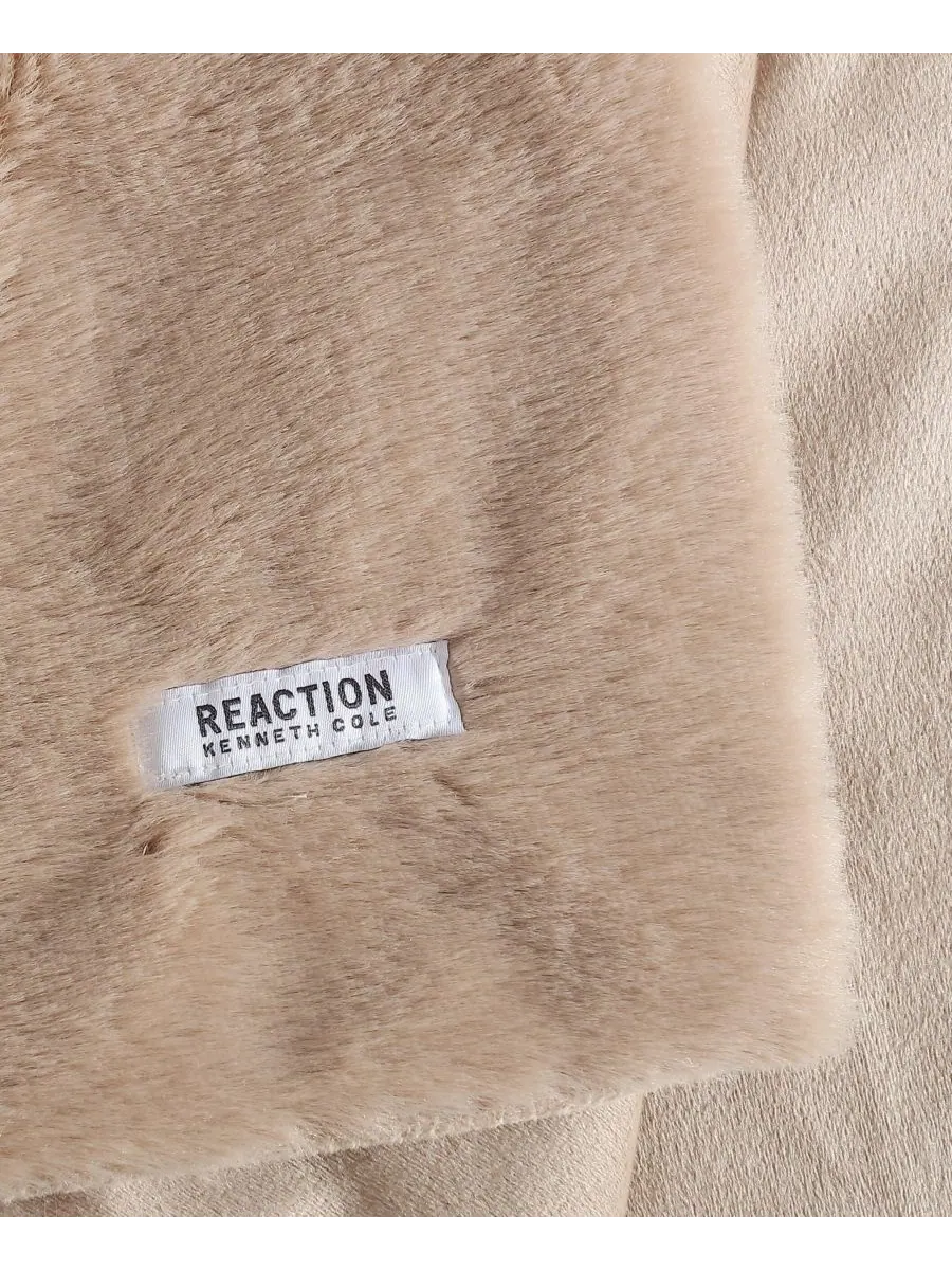 Однотонный плед из искусственного меха, 70 x 50 дюймов Kenneth Cole New York — изображение 6 из 6, чай