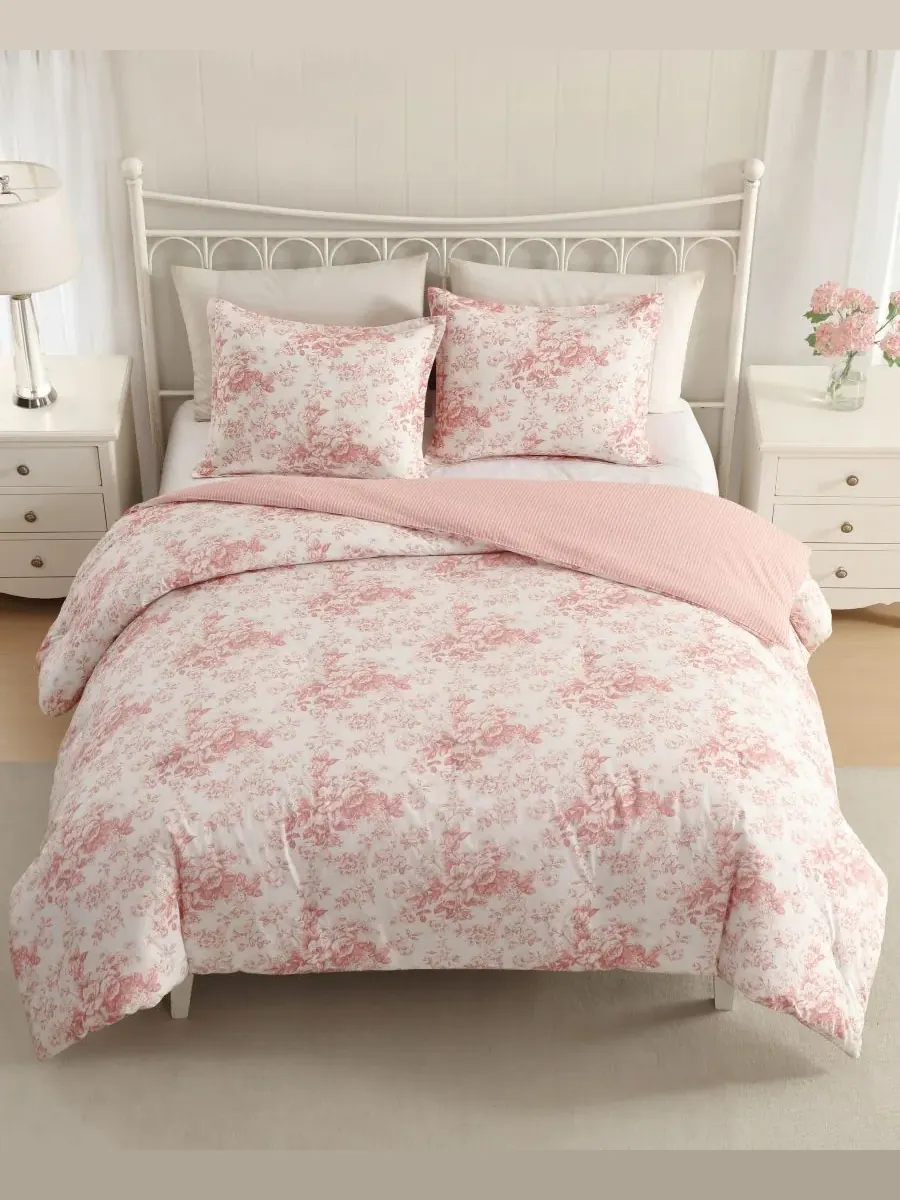 Комплект постельного белья Toile Delight из 3 предметов, размер King Laura Ashley — изображение 3 из 7, розовый/кремовый