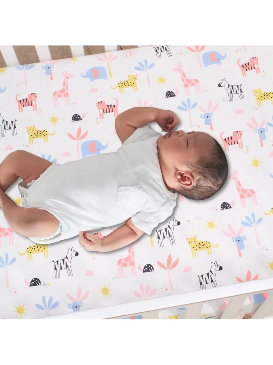 Простыня для детской кроватки Snuggle Jungle Pastel Safari из хлопкового трикотажа в пастельных — изображение 3 из 3, белый