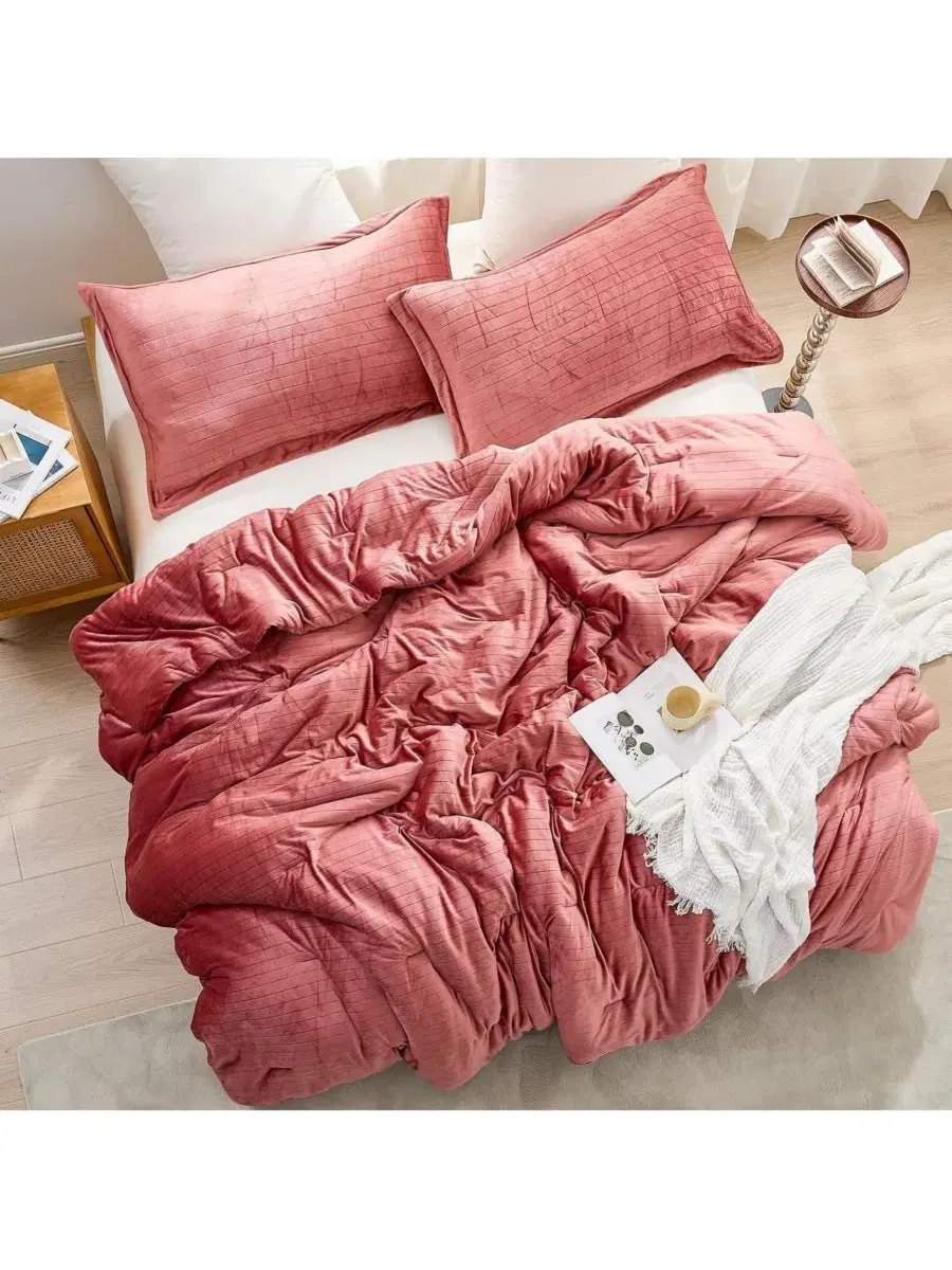 Комплект постельного белья Oversized Comforter Set Coma Inducer — изображение 2 из 4, красный
