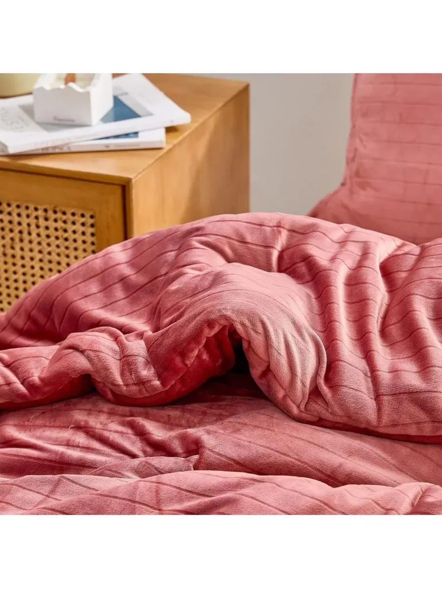 Комплект постельного белья Oversized Comforter Set Coma Inducer — изображение 3 из 4, красный