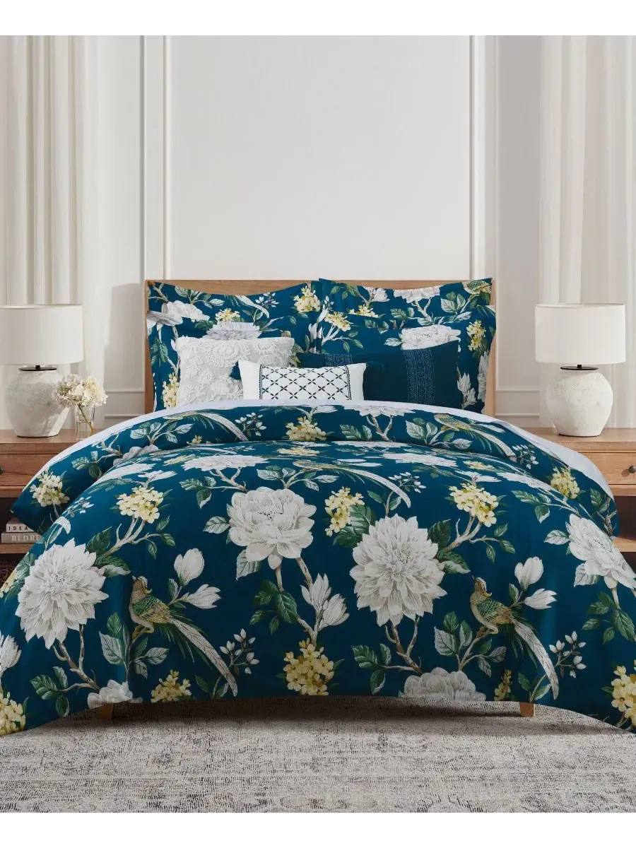 Комплект стеганого одеяла с подушками Belvedere Navy, King/California King Levtex Home — изображение 3 из 5, темно-синий