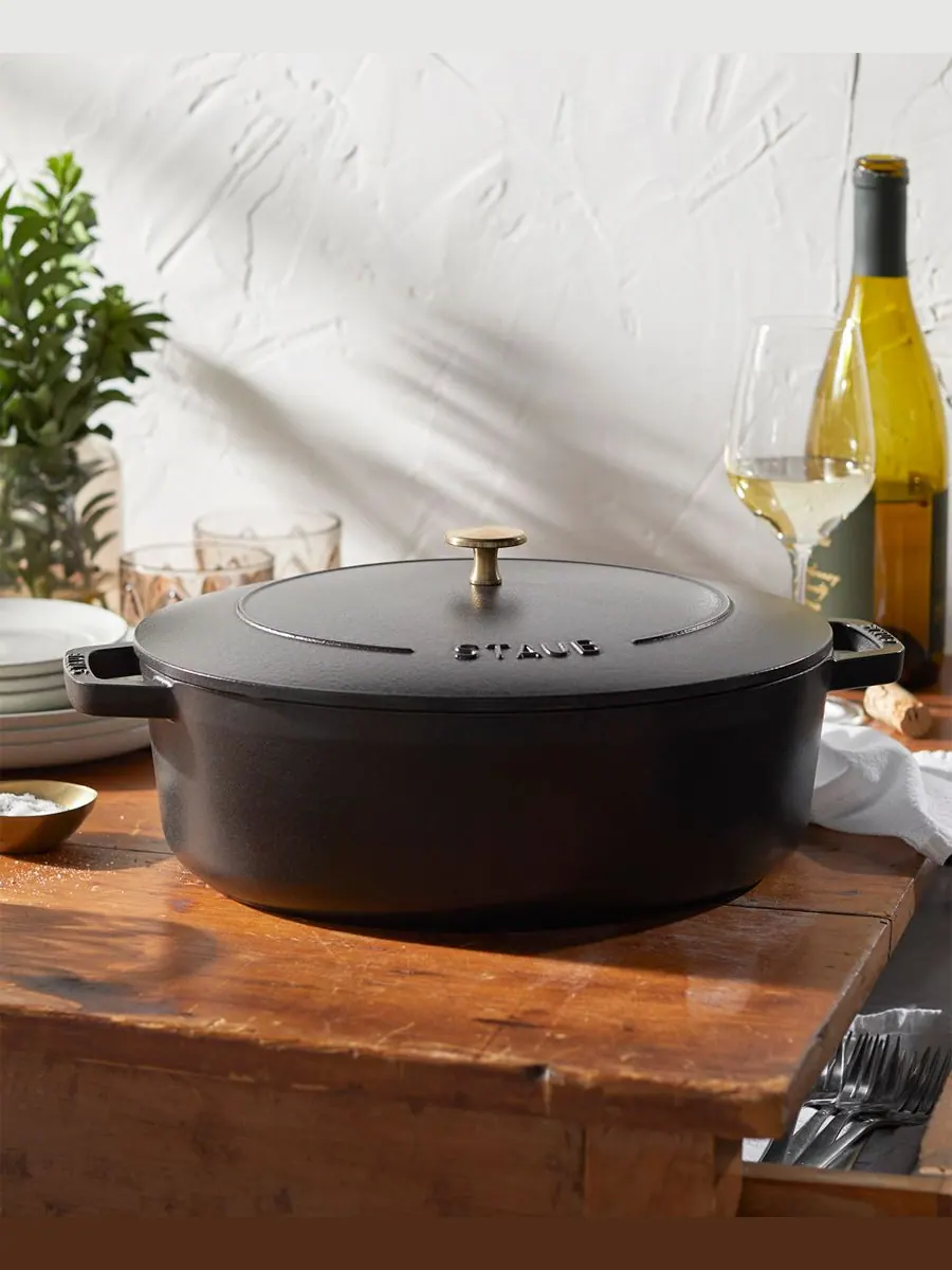 Овальная чугунная утятница Staub Wide, 31 см, 5.9 л — изображение 7 из 8, черный