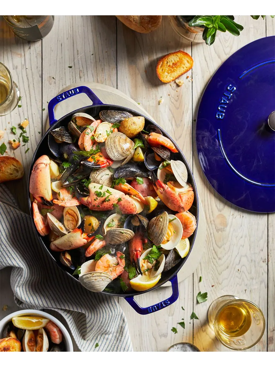 Овальная чугунная утятница Staub Wide, 31 см, 5.9 л — изображение 6 из 10, синий