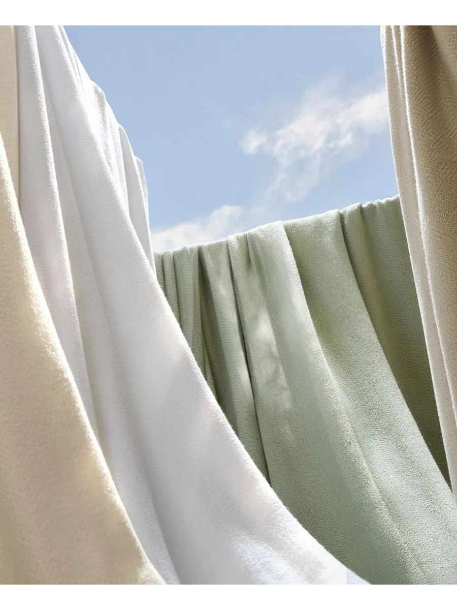 Легкое, дышащее, с естественным охлаждением одеяло, размер Full/Queen Madison Park — изображение 8 из 10, белый