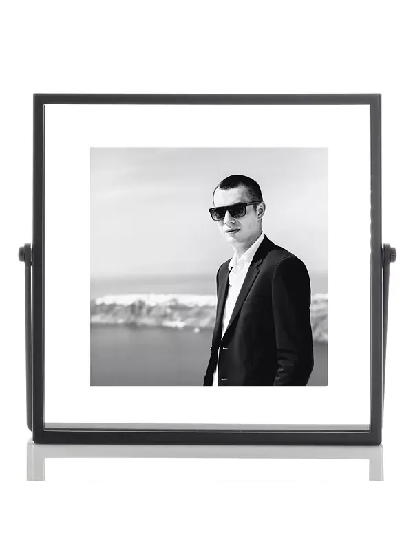 Металлическая мольбертная фоторамка, 4" x 4" Lawrence Frames — изображение 4 из 4, черный