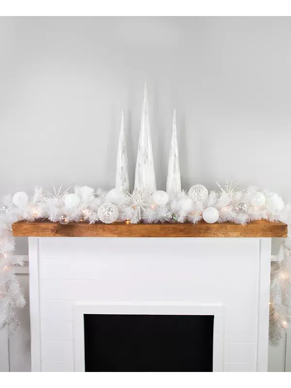 9' x 14" предварительно освещенная искусственная рождественская гирлянда из аляскинской сосны с — изображение 2 из 4, белый