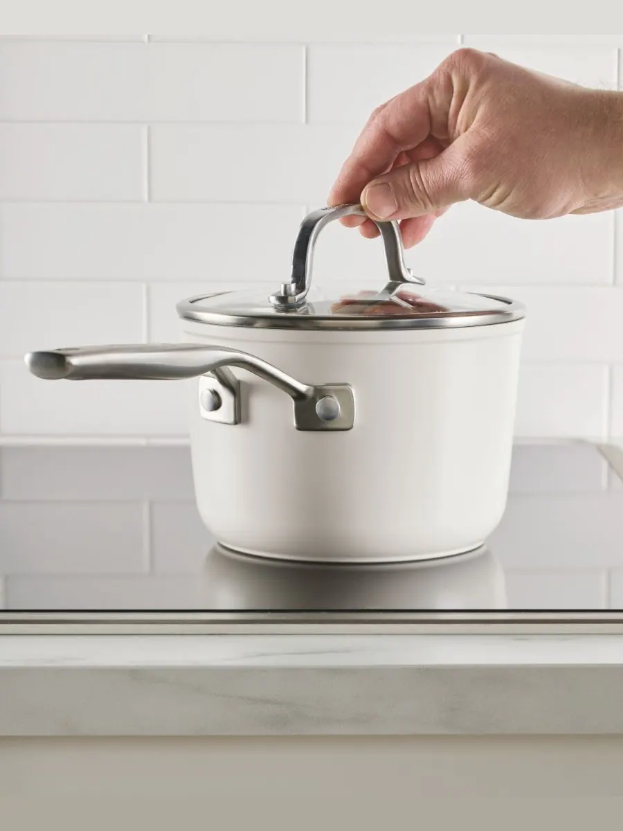 Ковш с крышкой KitchenAid Hard-Anodized Ceramic Induction, 1,9 л, Белый фарфор — изображение 5 из 10