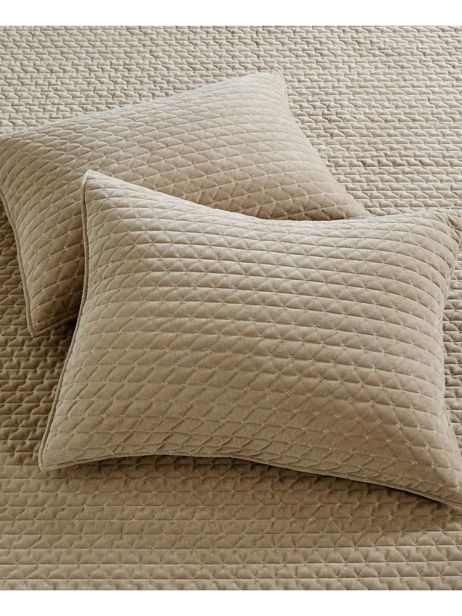Двустороннее одеяло Velvet Stitch, 3 предмета, размер Full/Queen Levtex — изображение 4 из 5, тауп