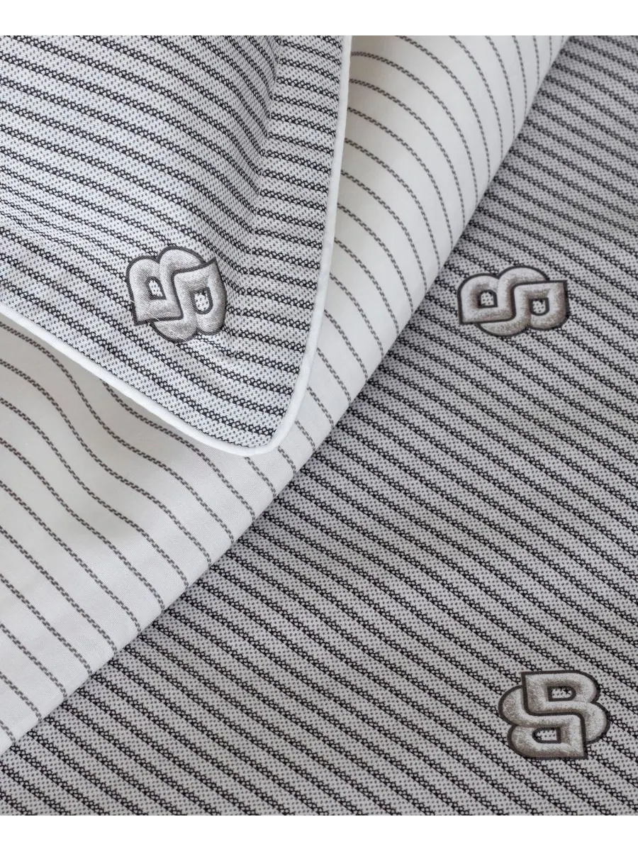 Наволочка из хлопкового сатина Double B от Hugo Boss, размер King Boss Home — изображение 4 из 5, серый