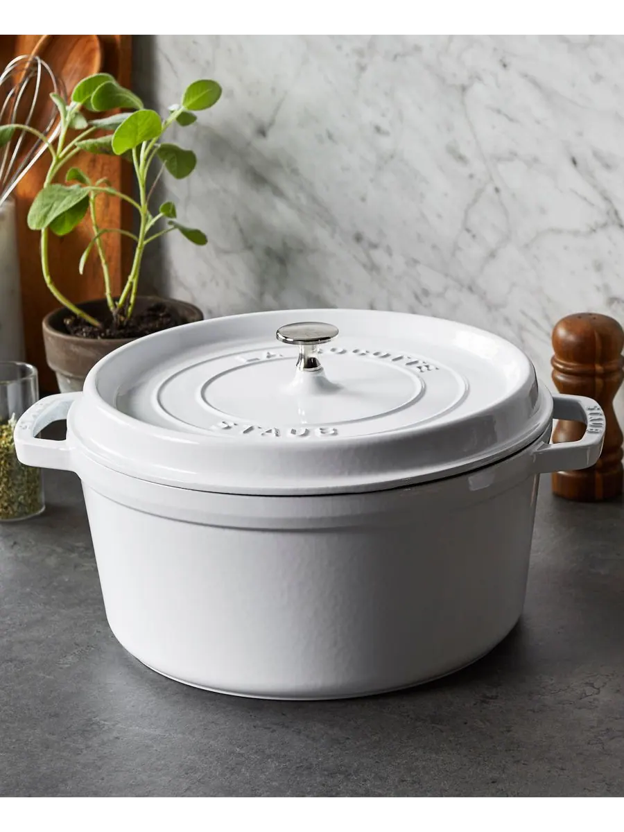 Круглая чугунная кокотница Staub, 28 см, 6.7 л — изображение 3 из 3, белый