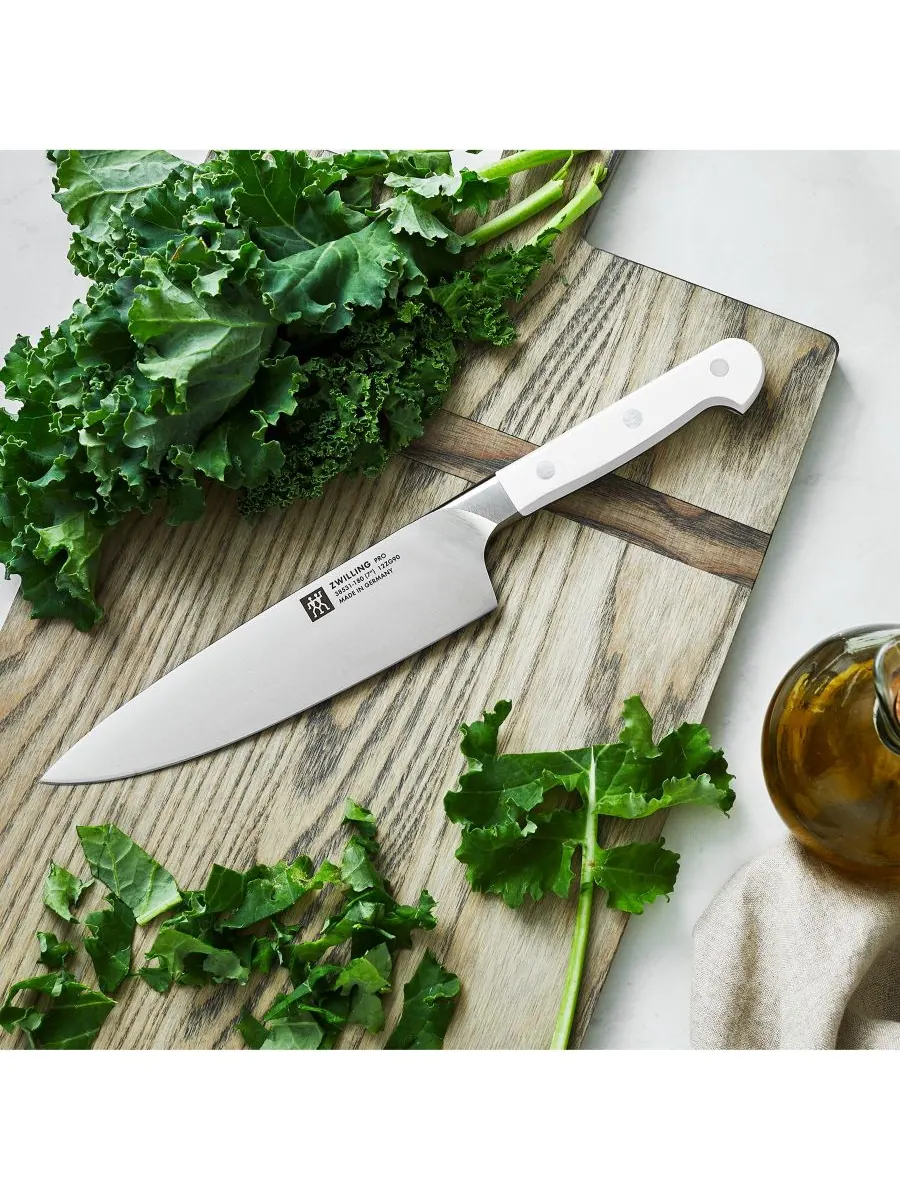 Нож поварской ZWILLING Pro Le Blanc Slim, 18 см — изображение 4 из 5, серебристый