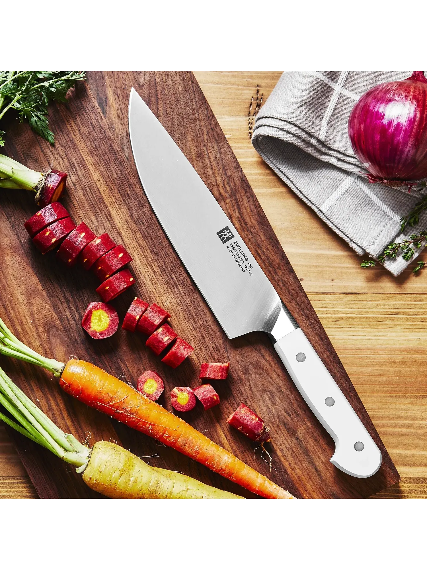 Нож поварской ZWILLING Pro Le Blanc, 20 см — изображение 3 из 3, белый