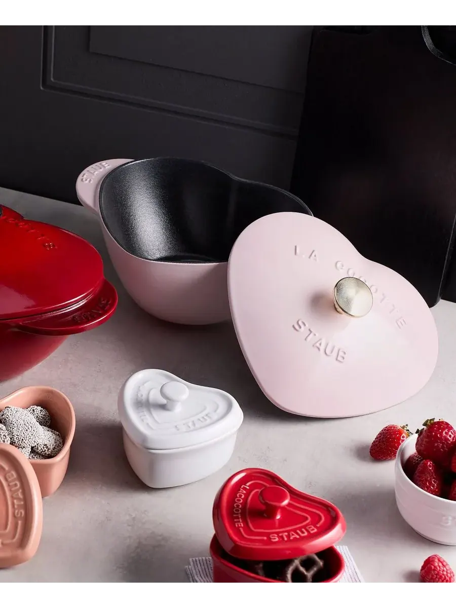 Фигурная кокотница Staub Heart Cocotte «Сердце», 20 см, 1.65 л — изображение 6 из 8, розовый