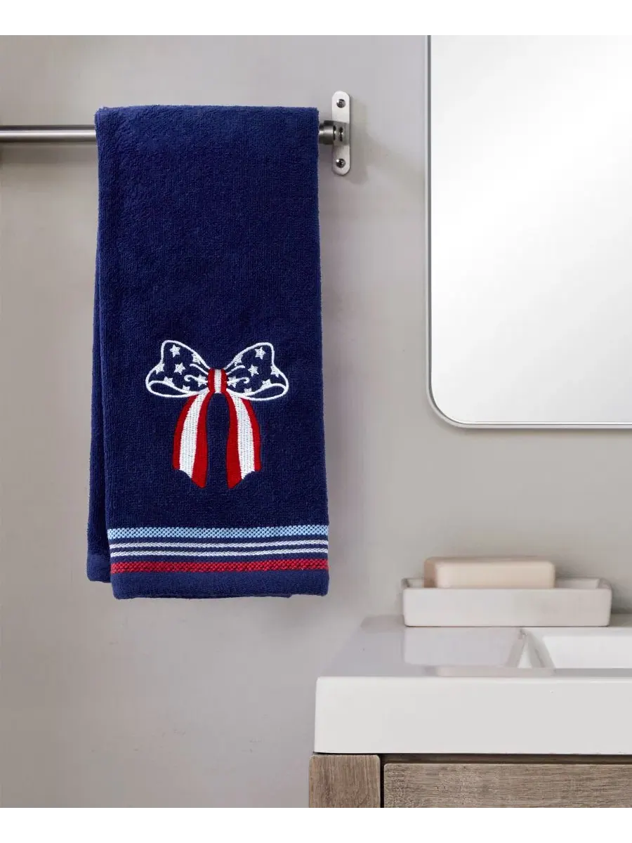 Набор из 2 полотенец для рук с вышивкой Americana Bow SKL Home — изображение 3 из 4, темно-синий