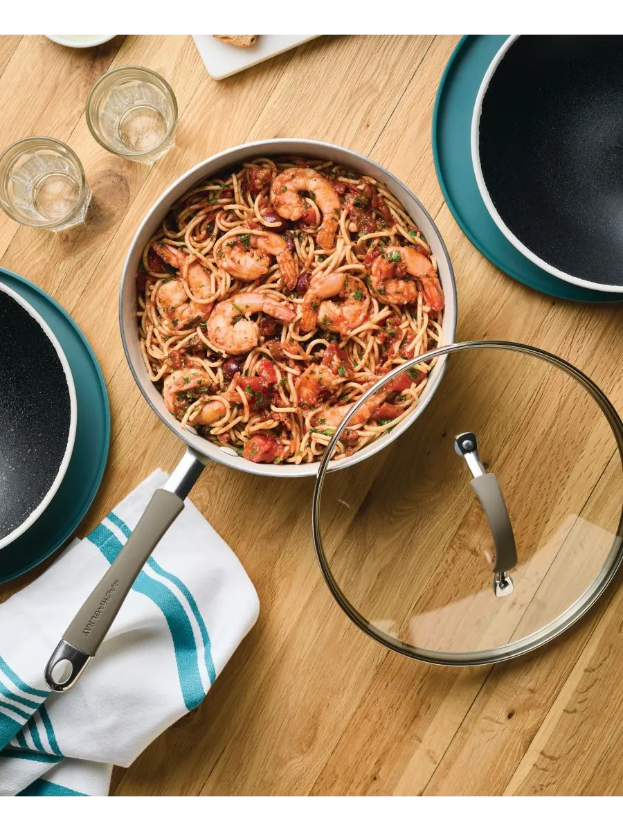 Керамическая антипригарная сковорода Cucina объемом 3 кварты с крышкой Rachael Ray — изображение 5 из 7, миндальный