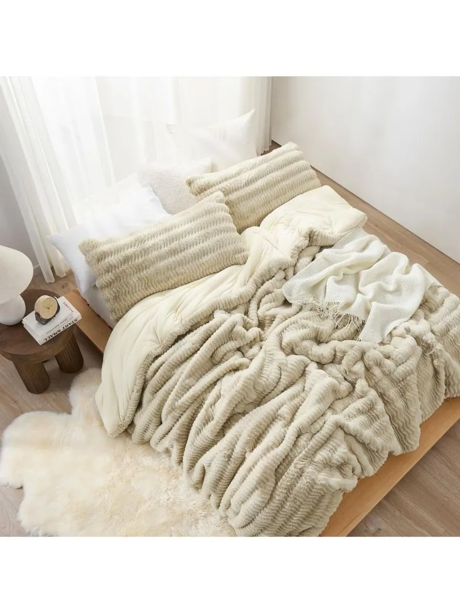 Уютное большое одеяло Chunky Bunny Peak of Cozy Coma Inducer