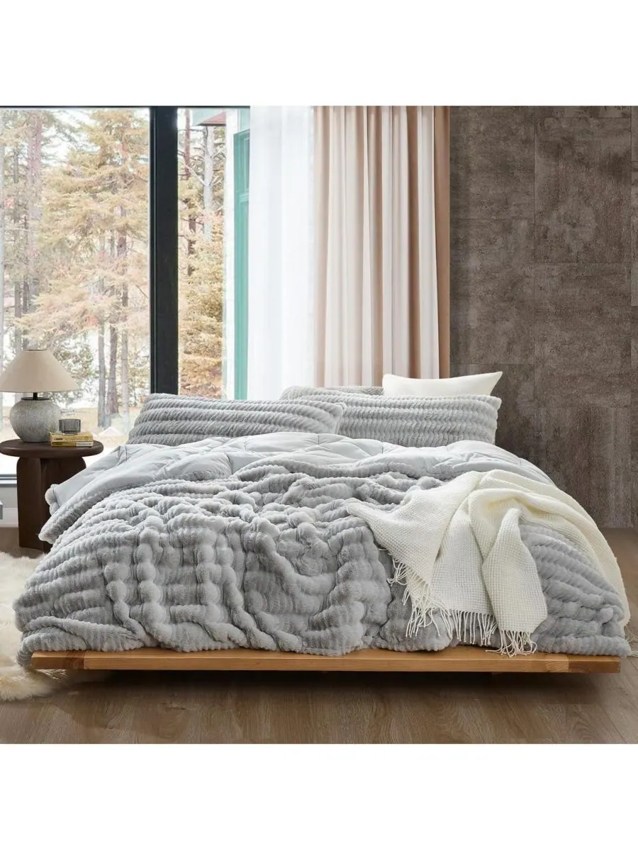 Уютное большое одеяло Chunky Bunny Peak of Cozy Coma Inducer