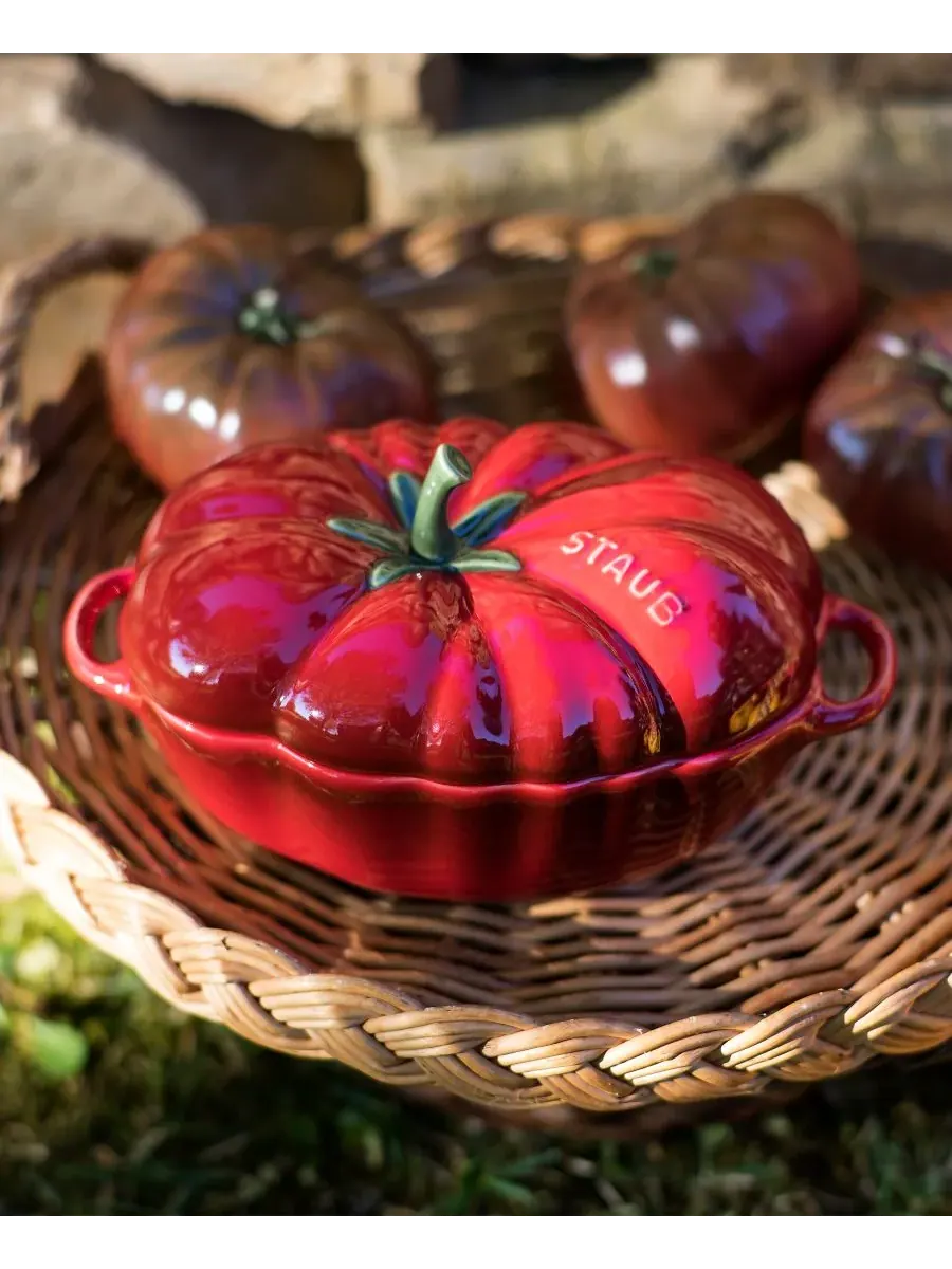 Фигурная кокотница Staub Ceramic «Томат», 12 см, 0.47 л — изображение 3 из 6, томатный