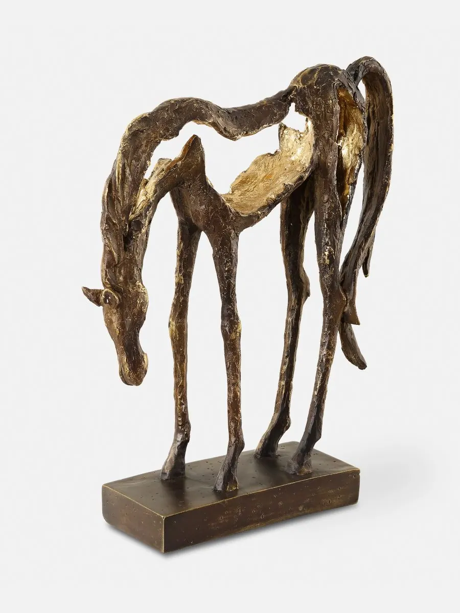 Открытый выпас скота, скульптура Uttermost — золотистый