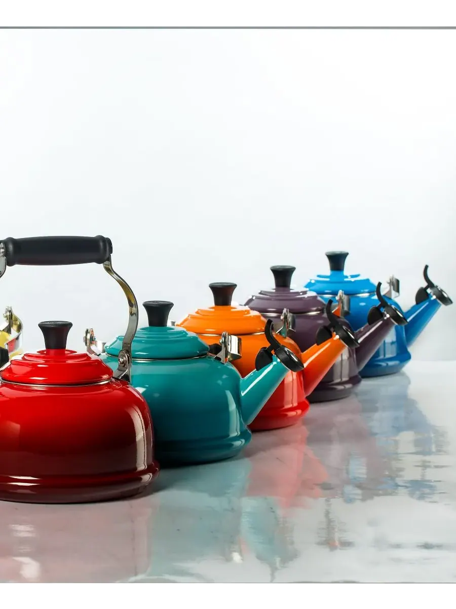 Эмалированный стальной чайник с шумовкой, объемом 2 л Le Creuset, Marseille — изображение 6 из 6