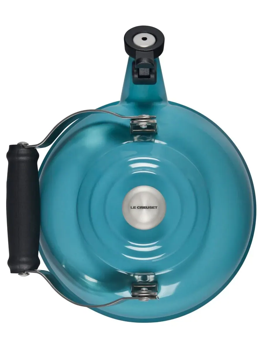 Эмалированный стальной чайник с шумовкой, объемом 2 л Le Creuset — изображение 4 из 6, пламя