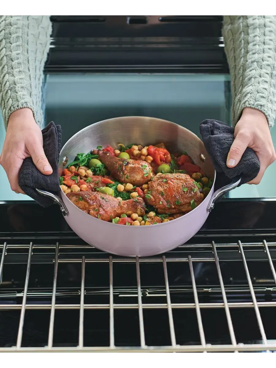 Кастрюля из нержавеющей стали с крышкой, 4 кварты KitchenAid — изображение 7 из 8, фиолетовый