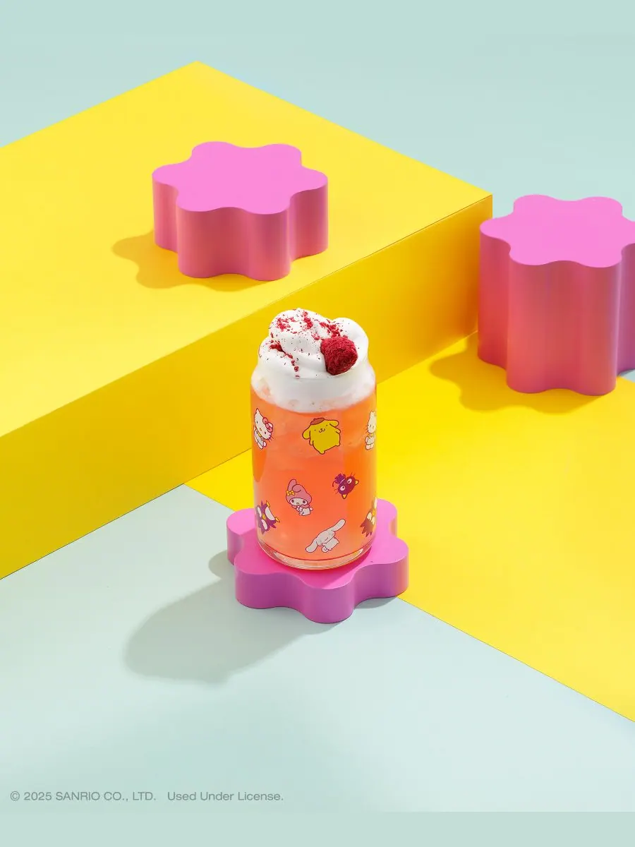Набор из 4 стаканов для напитков Hello Kitty Friends с изображением персонажей мультфильма «Друзья» — изображение 4 из 8
