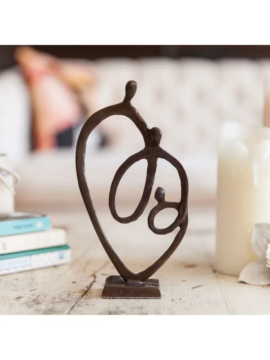 Скульптура из бронзы Family of 3 Heart Ring of Love Danya B — изображение 2 из 3, золотистый