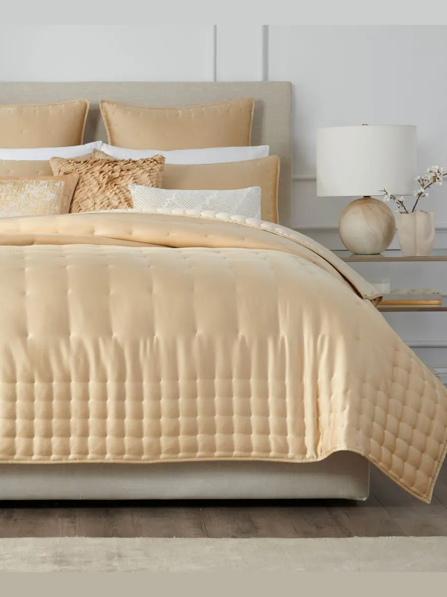 Шелковое одеяло с чеканкой, размер Кинг-сайз Donna Karan Home