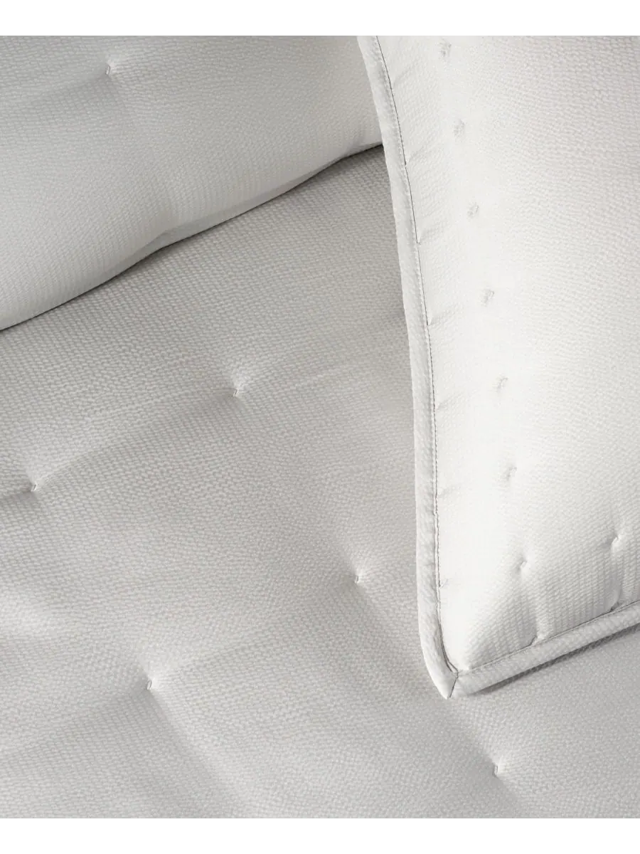 Шелковое одеяло с чеканкой, размер Кинг-сайз Donna Karan Home — изображение 3 из 4, серебристый
