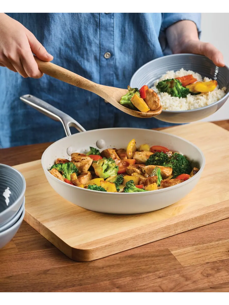 Сковорода KitchenAid Hard-Anodized Ceramic Induction, 25 см — изображение 6 из 10, белый
