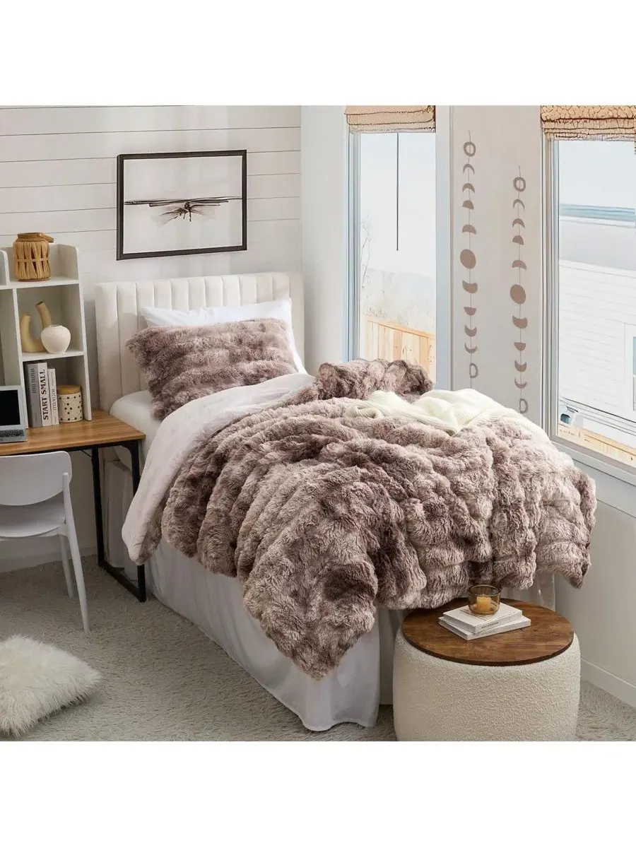 Одеяло-комфортер Oversized с искусственным мехом Snowball Chunky Bunny Coma Inducer — изображение 1 из 4, коричневый