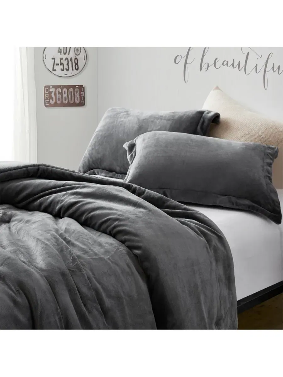 Одеяло-комфортер Oversized Plush Coma Inducer — изображение 3 из 3, серый