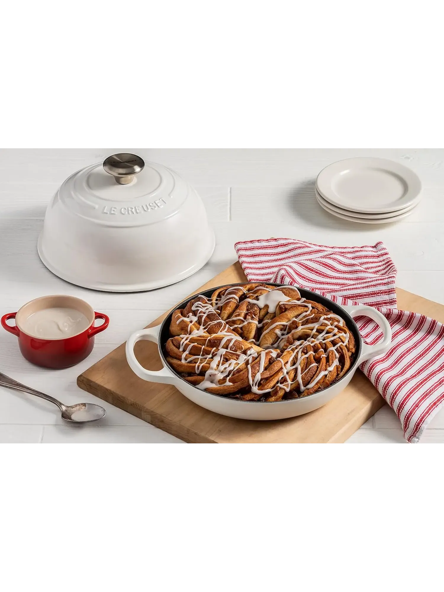 Форма для выпечки Le Creuset Enameled Cast Iron Signature Round Bread Oven, 1,6 л, 24 см — изображение 6 из 8, белый