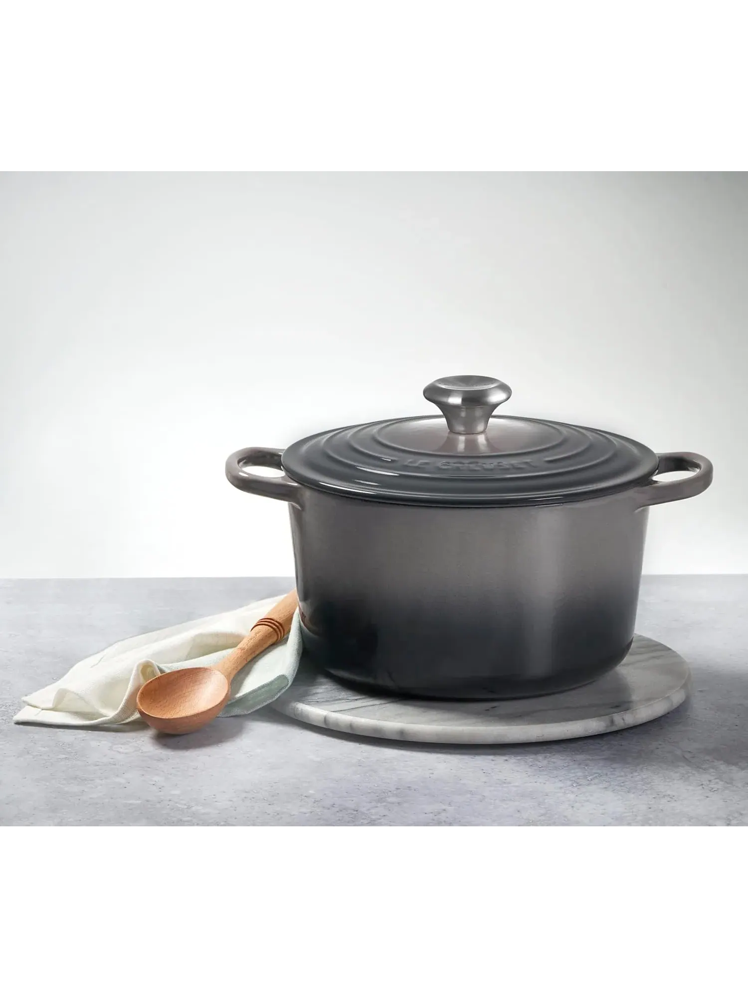 Кастрюля круглая Le Creuset Signature, 6.3 л, 26 см — изображение 7 из 8, белый