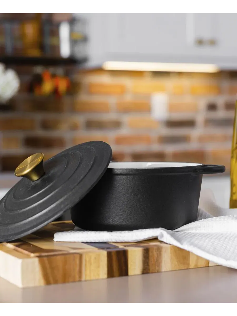 Эмалированная чугунная кастрюля-казан объемом 3 л с крышкой Sedona Kitchen — изображение 7 из 9, черный
