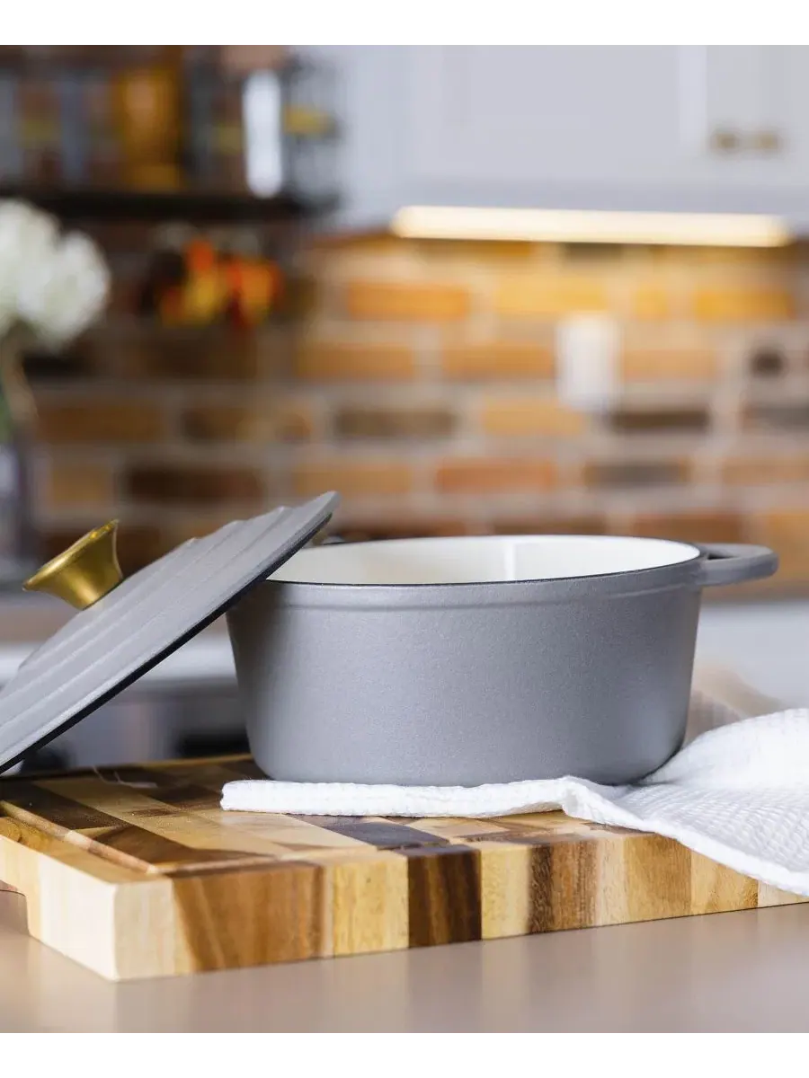 Эмалированная чугунная кастрюля-казан объемом 3 л с крышкой Sedona Kitchen — изображение 7 из 9, темно-серый
