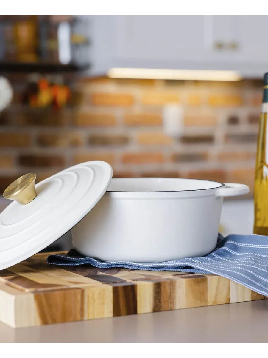 Эмалированная чугунная кастрюля-казан объемом 3 л с крышкой Sedona Kitchen — изображение 7 из 10, белый