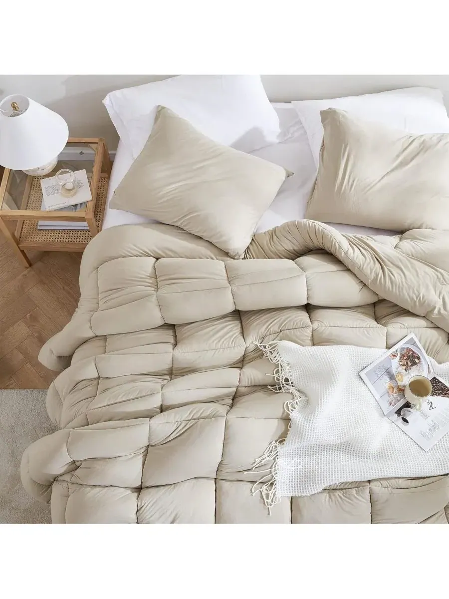 Уютное летнее одеяло Oversized Summertime Comforter Coma Inducer — изображение 2 из 3, светлый бежевый