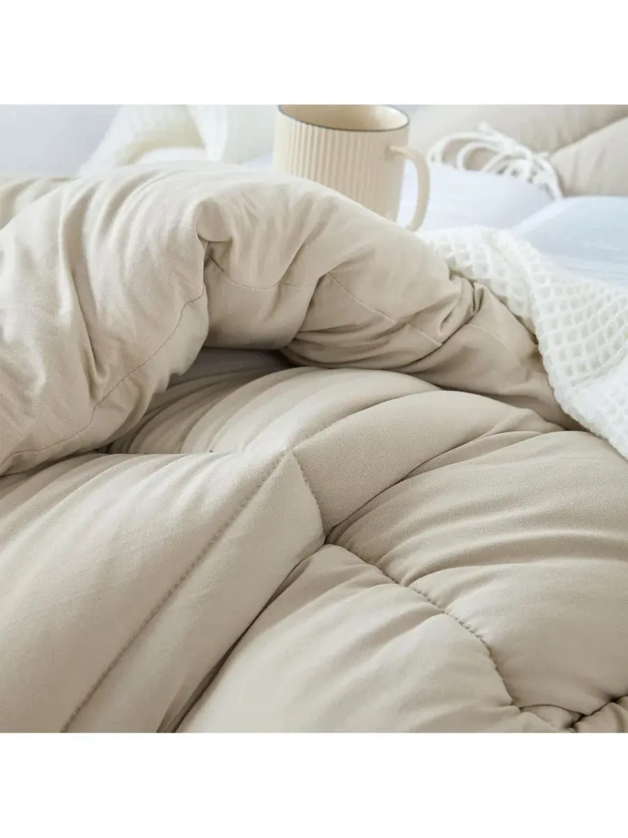 Уютное летнее одеяло Oversized Summertime Comforter Coma Inducer — изображение 3 из 3, светлый бежевый